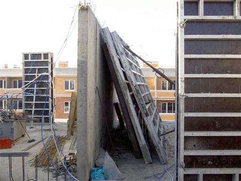 Демонтаж-опалубки-4.jpg Демонтаж-опалубки-4.jpg